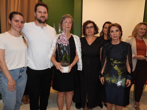          Família Grabowski com a Presidente e a Secretária 